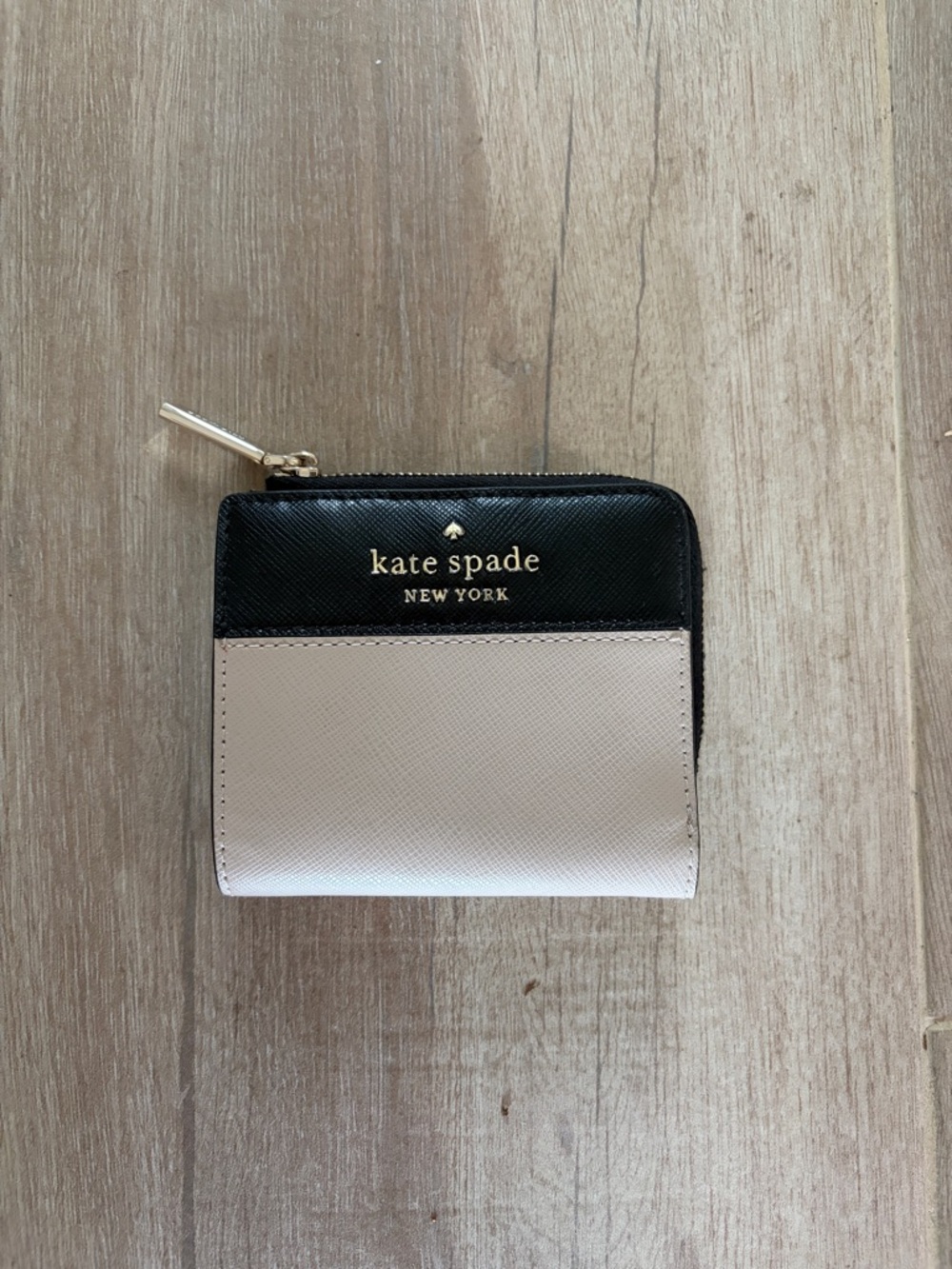 Kate Spade New York Black and Cream Zip Around Card Wallet